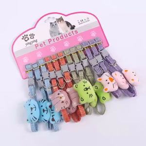 Collar ajustable, estampado colorido, incluye cascabel YY24-15